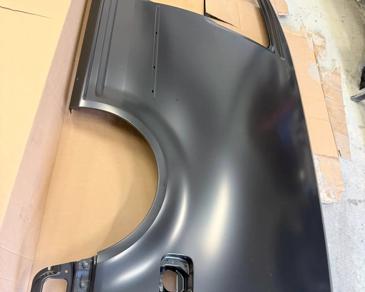 The wheel arch of the new side panel